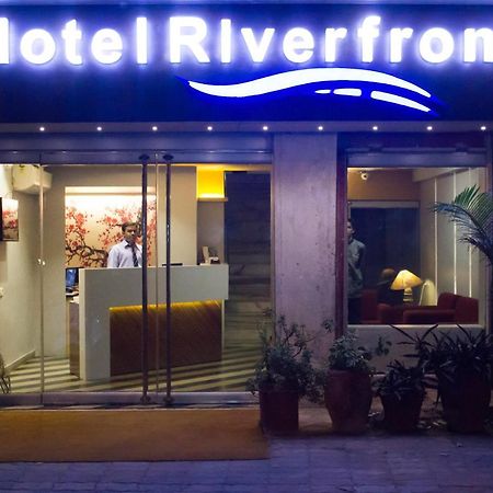 Hotel Riverfront Ahmedabad Exterior photo