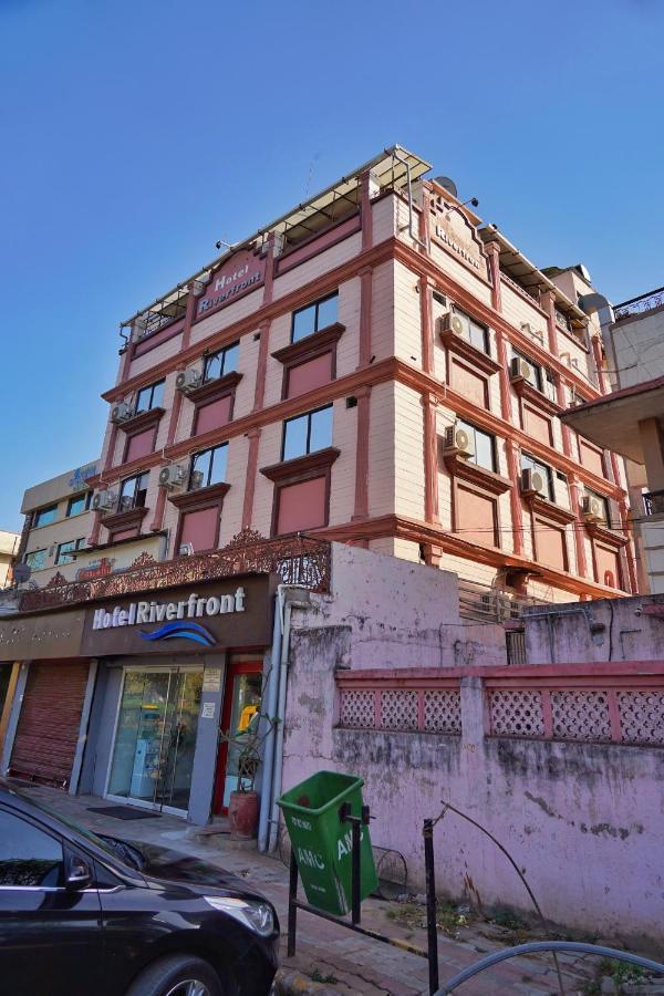 Hotel Riverfront Ahmedabad Exterior photo